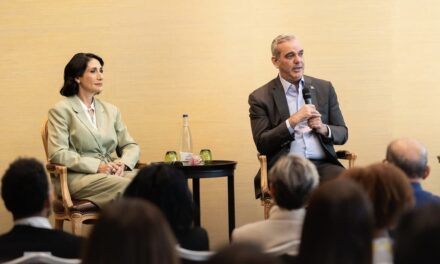 La primera dama Raquel Arbage destaca una reunión significativa con la diáspora dominicana en Suiza durante el Día Internacional