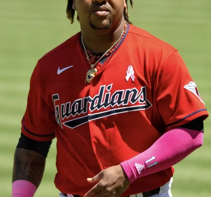 José Ramírez fuera de la fila de Guardianes tras pelotazo del miércoles