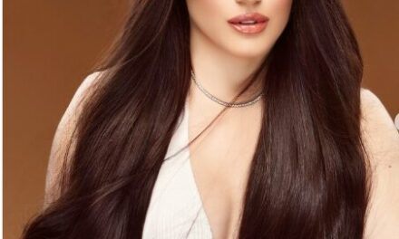 Karen Yapoort deja su icónico color rojo de su flequillo