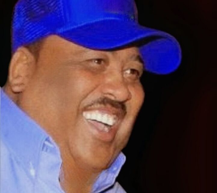 Luis Medrano felicita a De extremo minuto por su cuarto aniversario