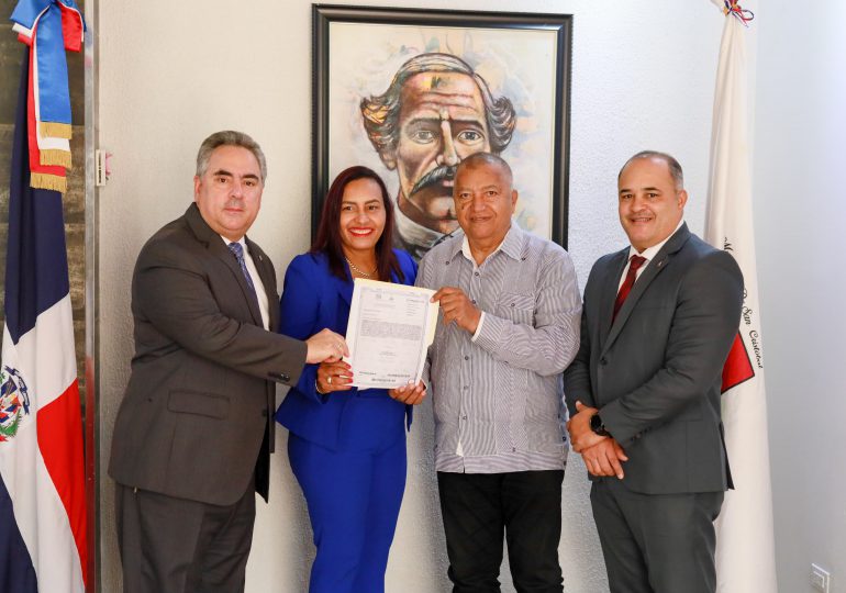 Popular Banco Dona Land a la ciudad de San Cristóbal para construir un parque recreativo