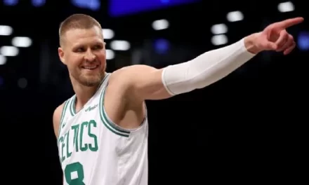 Kristaps Porzingis, enviado a Hawks en intercambio de tres equipos