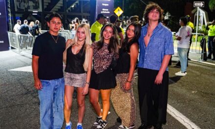 Transparencias, mini faldas y negros, protagonistas de esta incertidumbre en el concierto de Jhayco