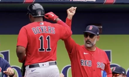 Se cree Alex Cora esconde alguna agravio sufrió Rafael Devers en el partido Red Sox-Yankees