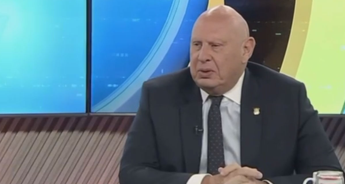 Video | El senador de Samaná anuncia apoyo para el tesina presidencial de «Yayo» Sanz Lovatón