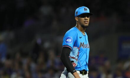 Eury Pérez regresa a MLB tras 628 días y poncha a cinco en su iniciación