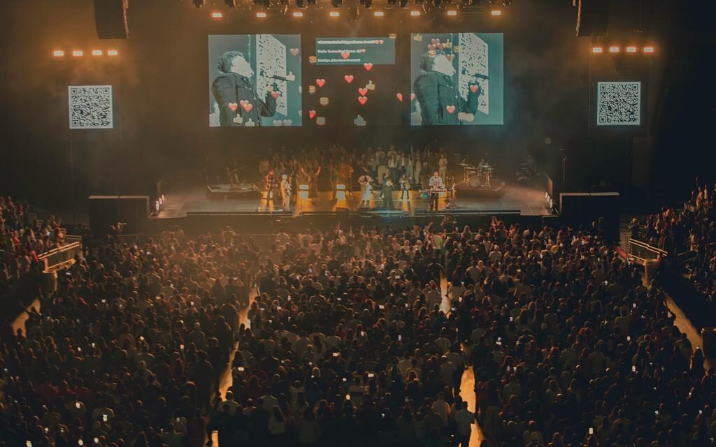 Barak ilumina el coliseo con su paseo de «Dios fuerte»