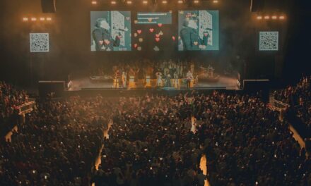 Barak ilumina el coliseo con su paseo de «Dios fuerte»