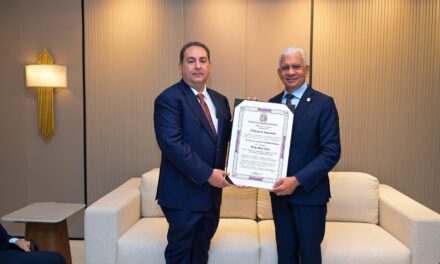 El Dr. Mario Lama es conocido asesor honorario en el Senado de la República