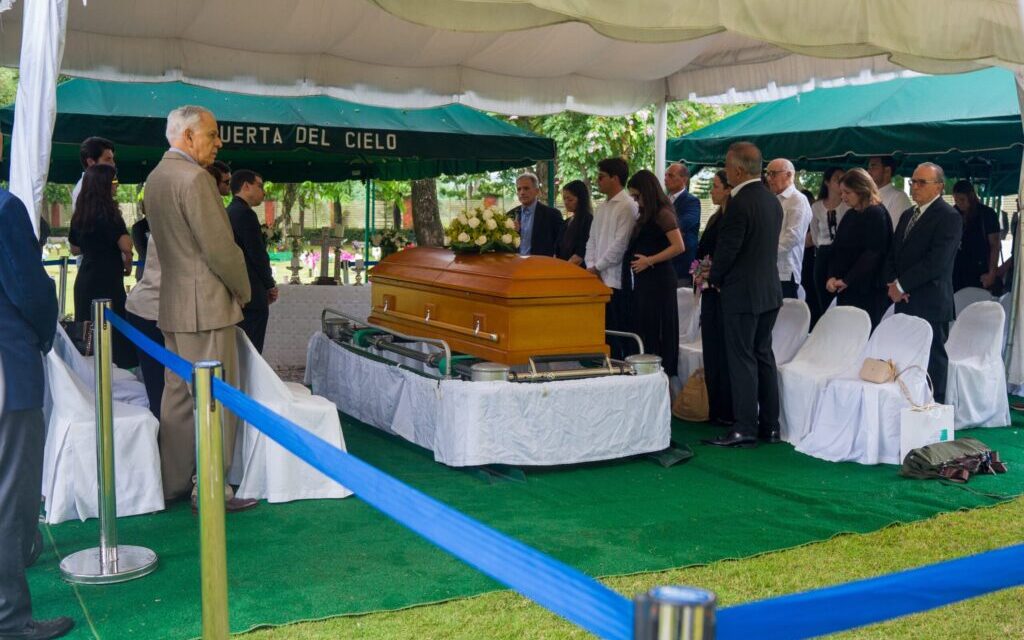 Entre las lágrimas y los aplausos se despiden de «La Dama de la Comunicación», Socorro Castellanos