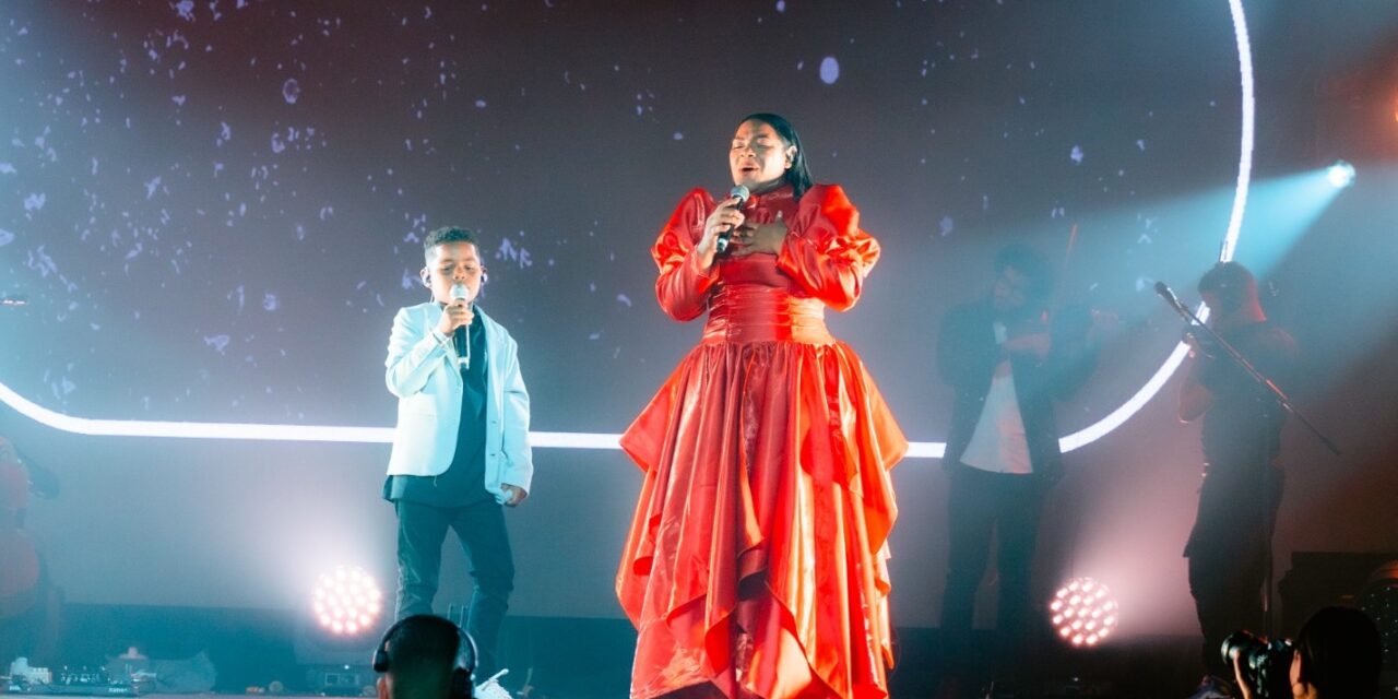 Chanel Novas graba su nuevo disco de Lázaro en un poderoso concierto en el Auditorio Sambil