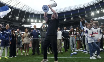 El Tottenham despide a Postecoglou pese a obtener la Europa League y pone fin a su sequía de trofeos