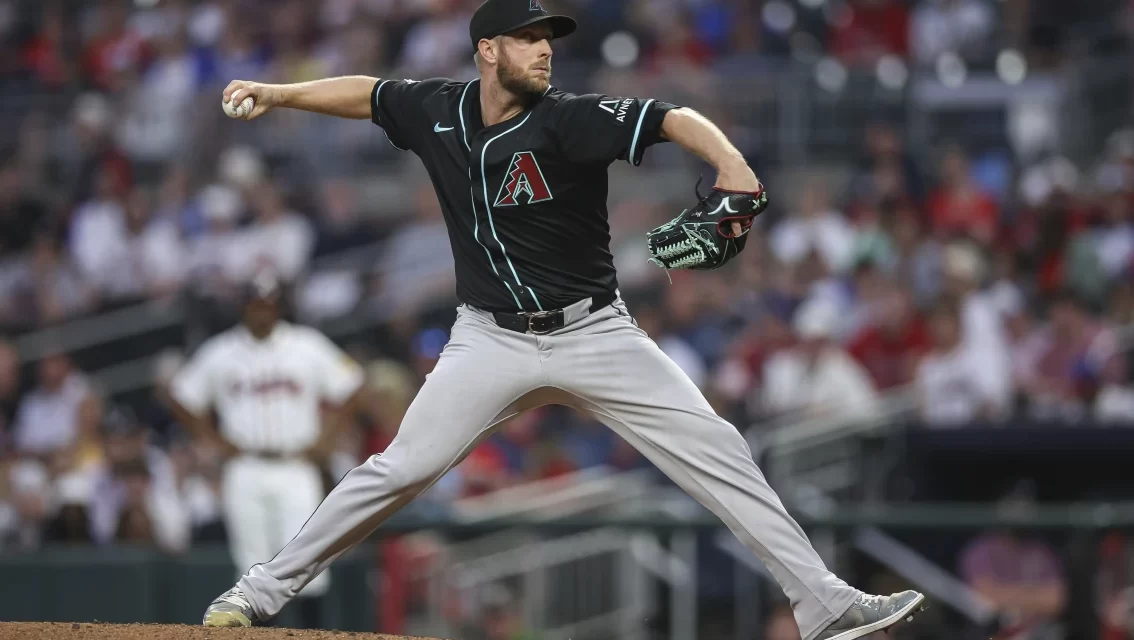 Merrill Kelly domina en la lomita y pauta a Diamondbacks a triunfo 2-1 sobre Bravos