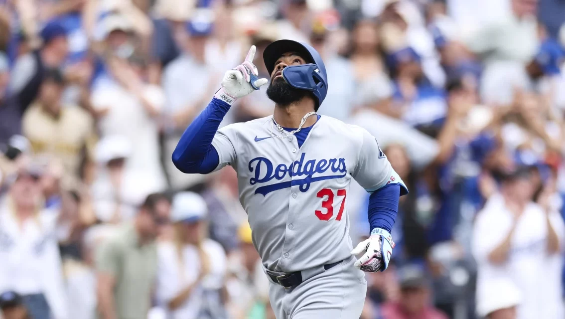 Teoscar Hernández define serie con jonrón de tres carreras en triunfo de Dodgers sobre Padres