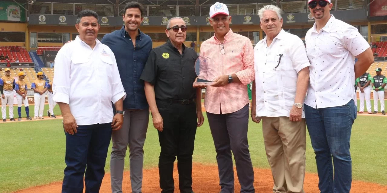 Stanley Javier, emocionado por la dedicación de la cuarta lectura de la Liga de Béisbol Universitario