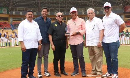 Stanley Javier, emocionado por la dedicación de la cuarta lectura de la Liga de Béisbol Universitario