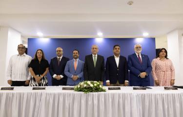 Comisión consultiva celebra su primera reunión para evaluar construcción de nuevo estadio en el Ensanche La Fe