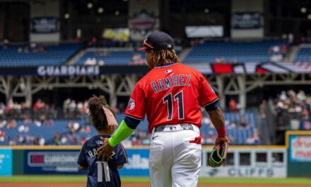Hija de José Ramírez gancho la primera camelo en el Día de la Familia en Cleveland