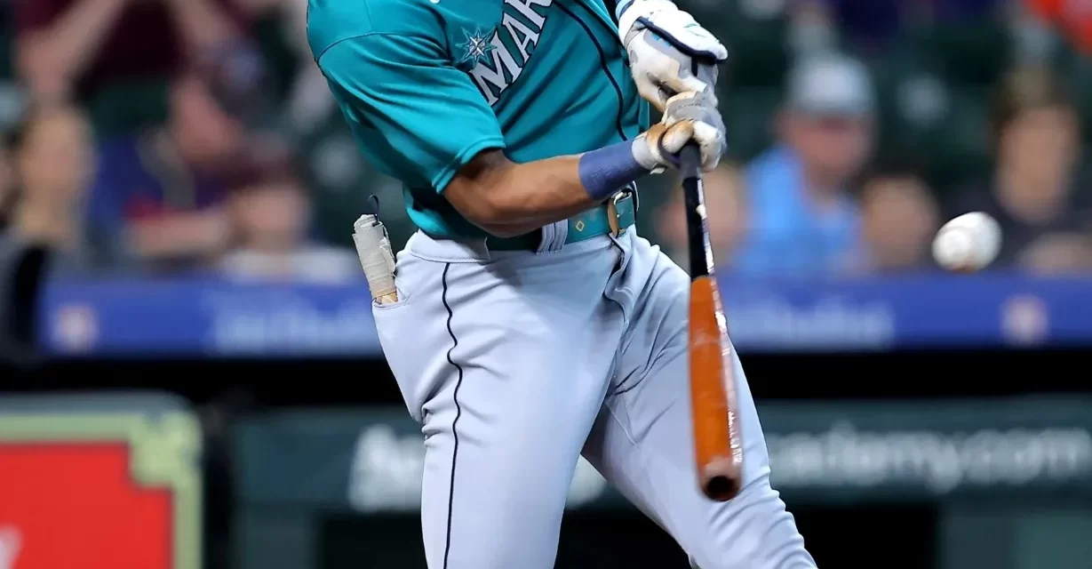 Julio Rodríguez sigue ardiendo al bate; dispara dos jonrones en triunfo de Seattle