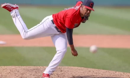 Salida del mercado de Emmanuel Clase dispara precio de relevistas en momento periferia de cambios