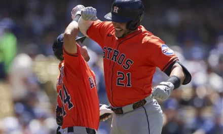 Yainer Díaz dispara su jonrón 12 de la campaña