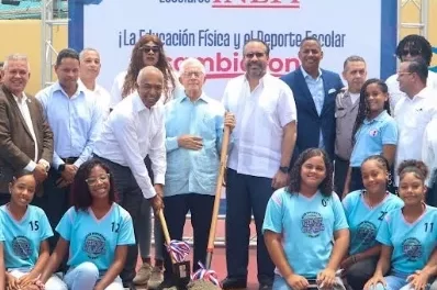 El Inefi inicia techado en escuela Los Mina