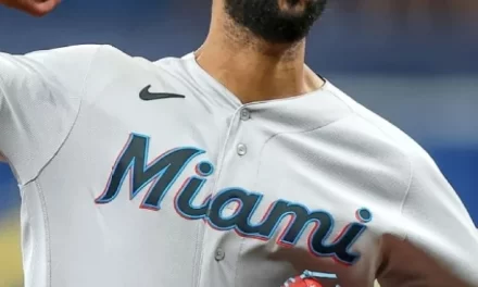 Sandy Alcántara se la puso muy manejable a los Marlins con gran conducta