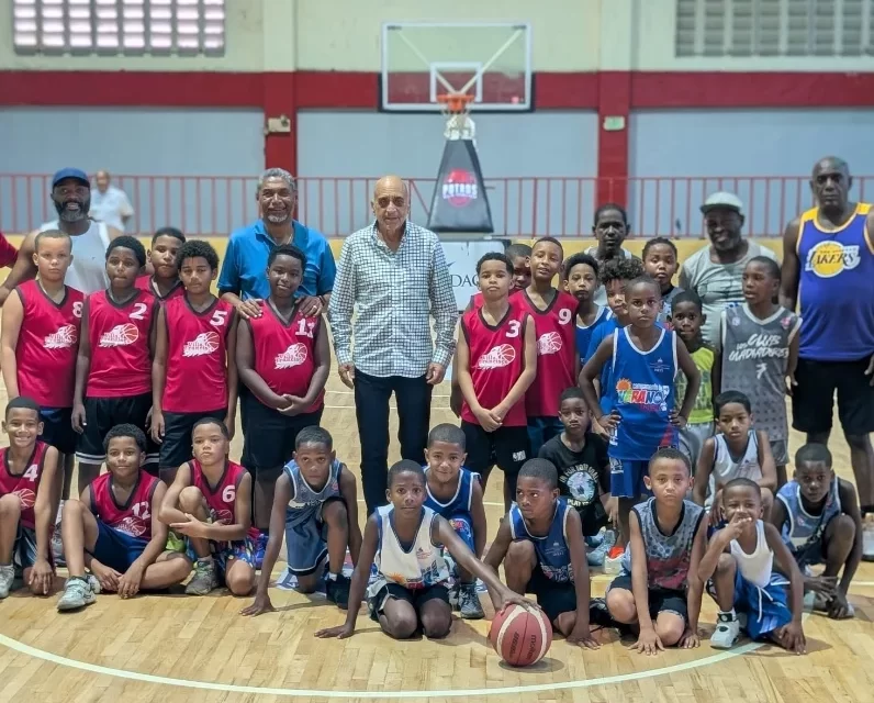 Celebran torneo de baloncesto en Villa Francisca