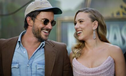 Jurassic World barre su estreno de taquilla