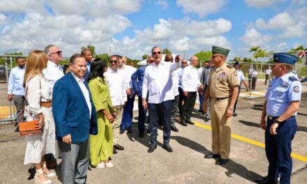 Abinader fortalece la seguridad aérea con el avión Dulus TP-75