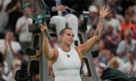 Sabalenka mantiene a guión a la favorita particular Emma Raducanu