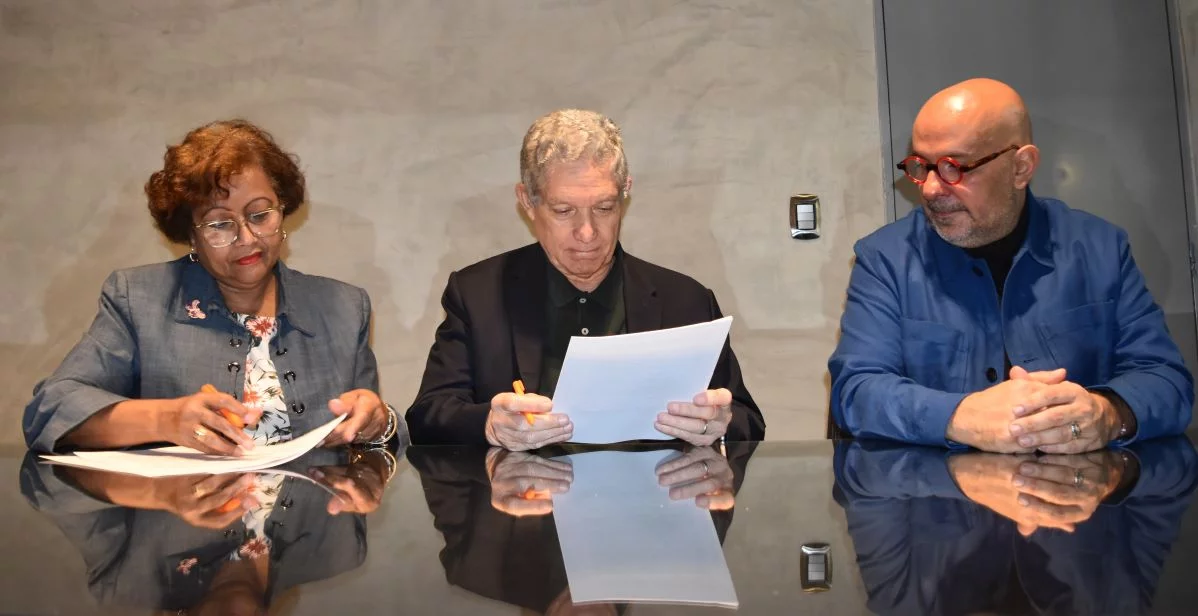 CBPC y CHAVÓN Escuela Diseño, firman acuerdo colaboración