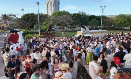 Miles llegan al botellín concierto de Bad Bunny en relaciones públicas