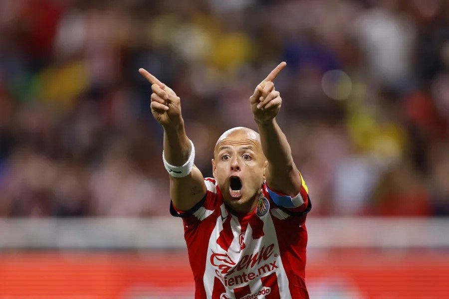 Presidenta de México critica al futbolista «Chicharito» Hernández por sus comentarios machistas