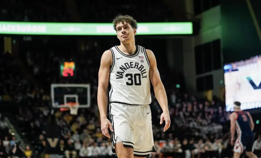 Chris Mañón firma resolución de doble vía con los Lakers de Los Ángeles