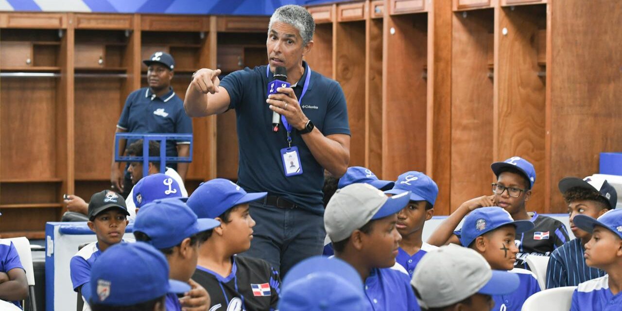 DCNB realiza charla motivacional a 60 atletas en campamento