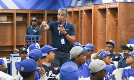 DCNB realiza charla motivacional a 60 atletas en campamento