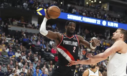 Deandre Ayton se unirá a LeBron James, Luka Doncic y los Lakers 