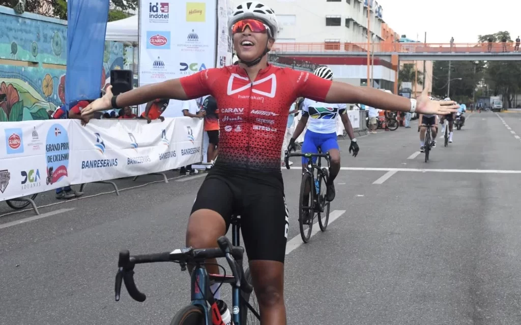 Flor Espiritusanto reina ciclismo mujeril