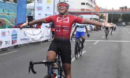 Flor Espiritusanto reina ciclismo mujeril