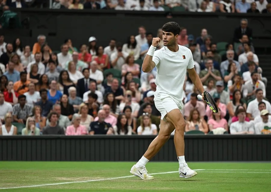 Alcaraz se impone a Rublev y pasa a cuartos en Wimbledon