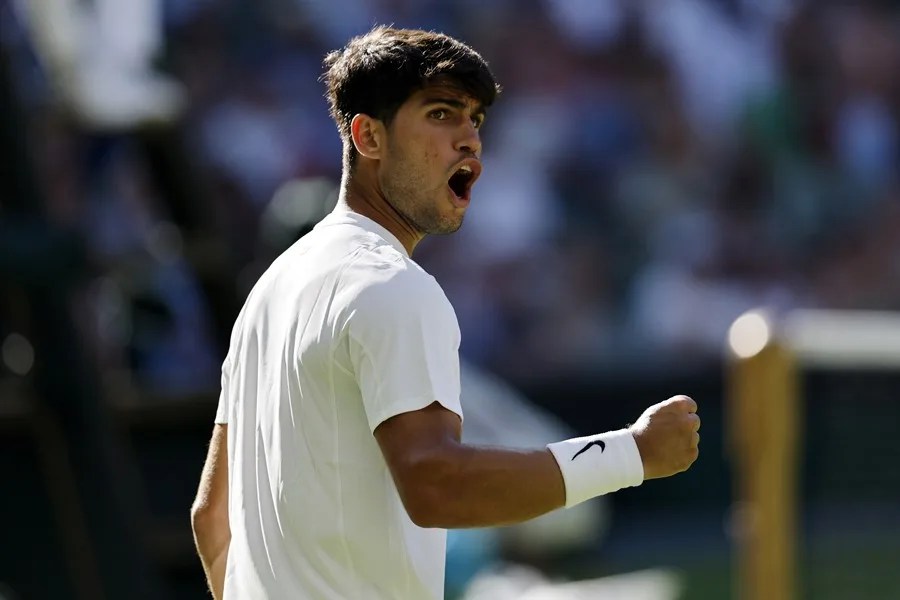 Alcaraz debuta con sufrida trofeo frente a Fognini