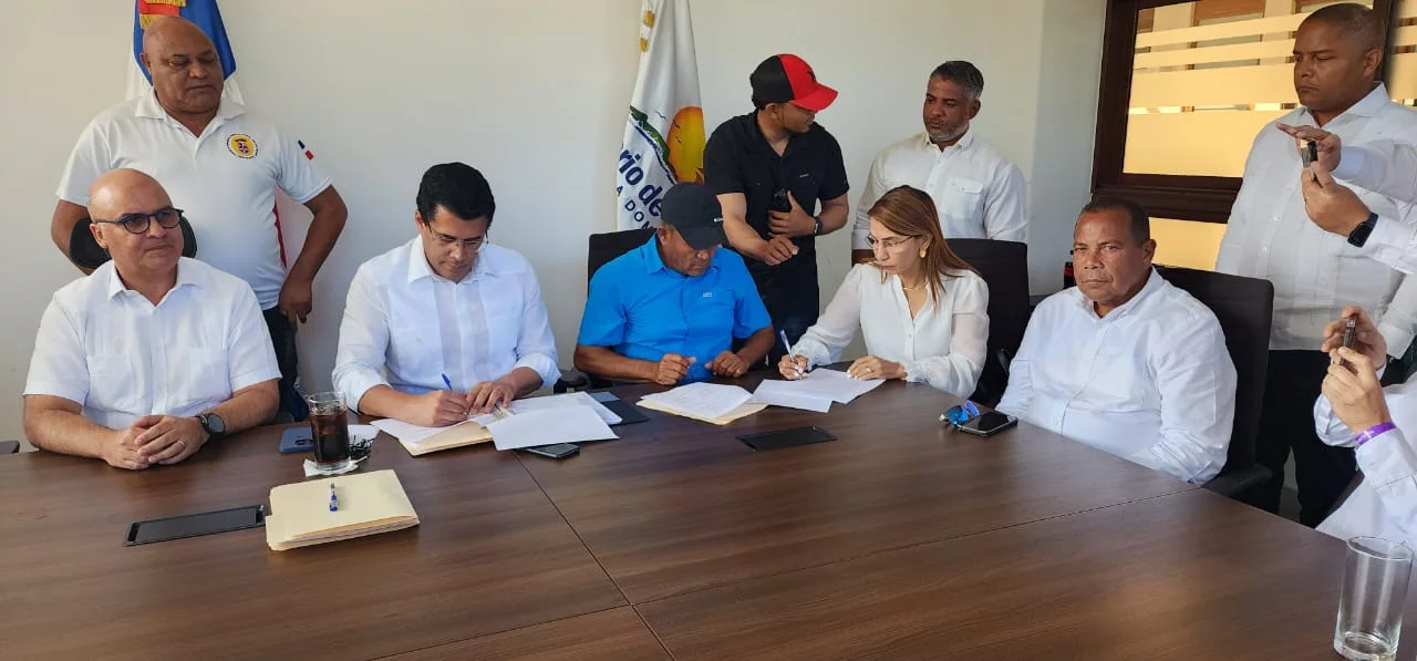 El Ministerio de Turismo se compromete a US $ 6 millones para la restauración del teleférico de Puerto Plata