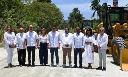 El Ministro de Turismo abre el contorno en la Reconstrucción de Teco Beach Access Road