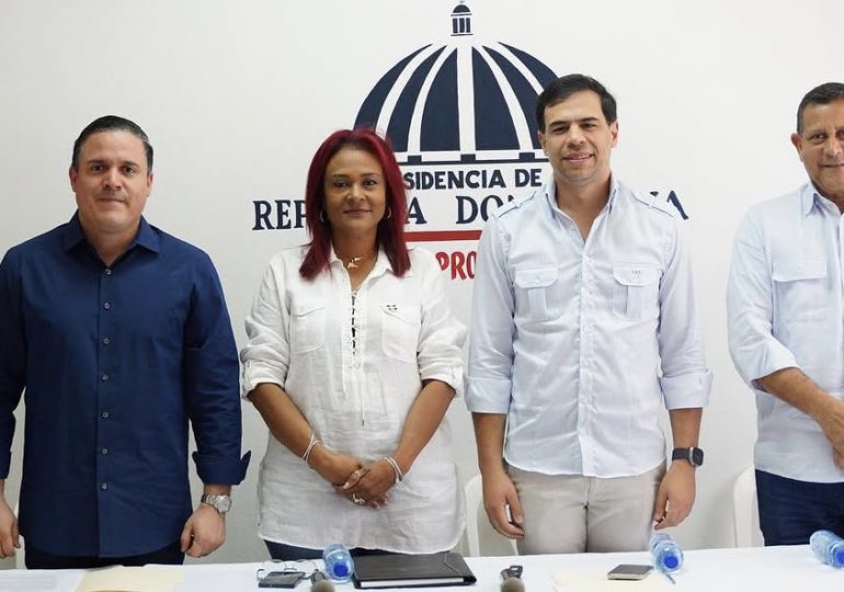 El gobierno desarrolla el día de trabajo en Samaná como parte de su programa en las provincias.