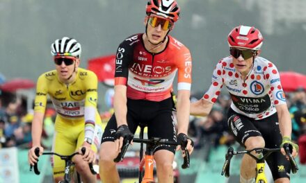 Arensman se impone en La Plagne por delante de Vingegaard y Pogacar