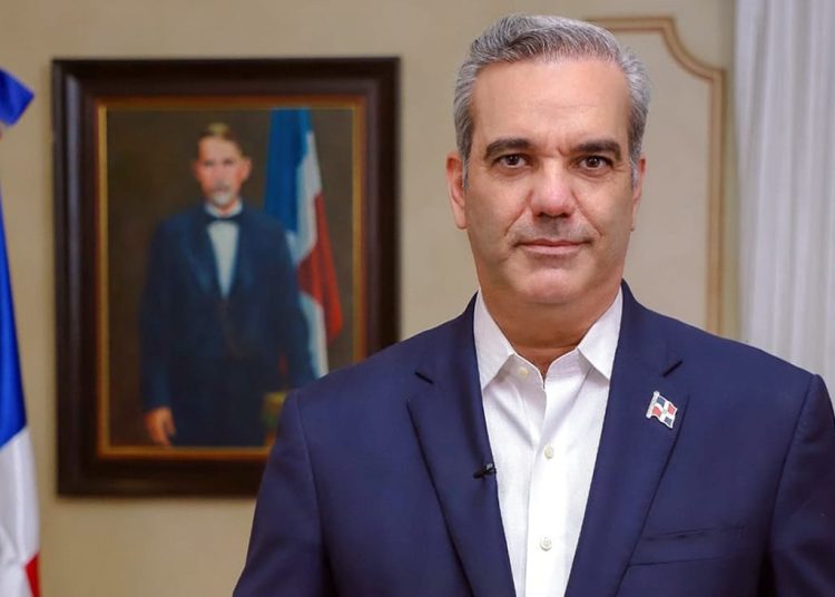 El presidente Abinader dona todo el salario a 18 fundaciones sociales y comunitarias