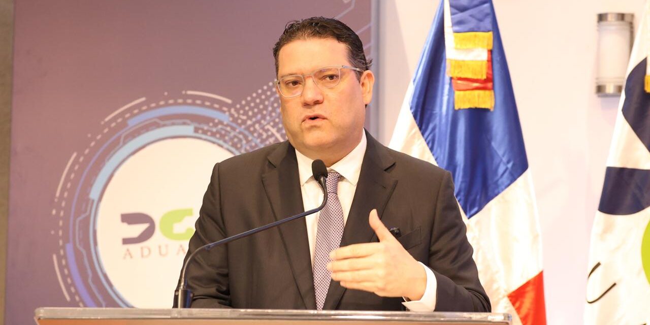 El presidente de AMCHAMDR, destaca las reformas de aduanas bajo el liderazgo de Yayo Sanzón