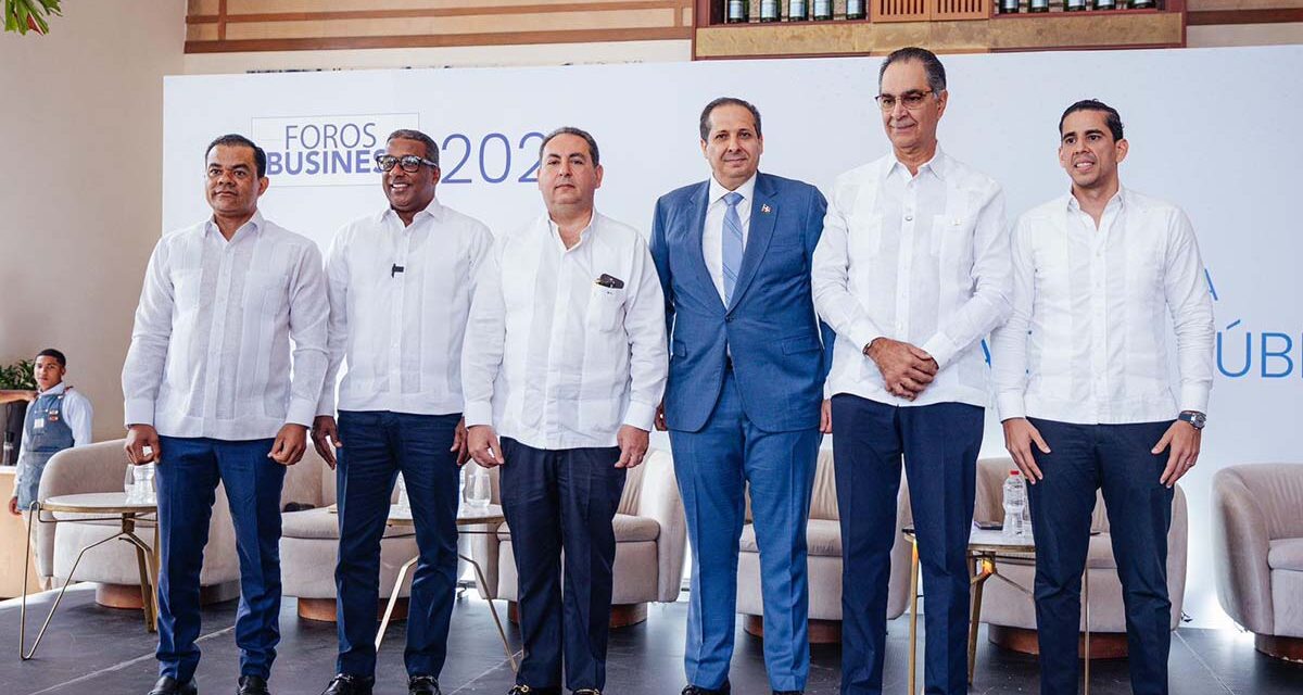 Los foros de negocios reúnen a representantes de las instituciones públicas en conversación sobre lozanía e innovación