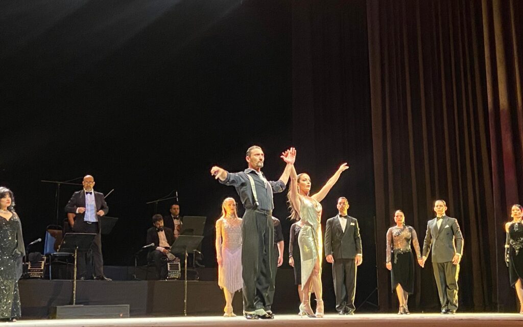 Una confusión de destreza y pasión: florece «Forever Tango» en el Teatro Nacional